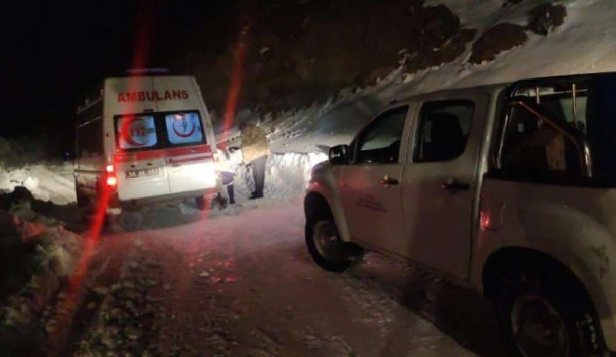 Siirt'te karda mahsur kalan hasta kurtarıldı