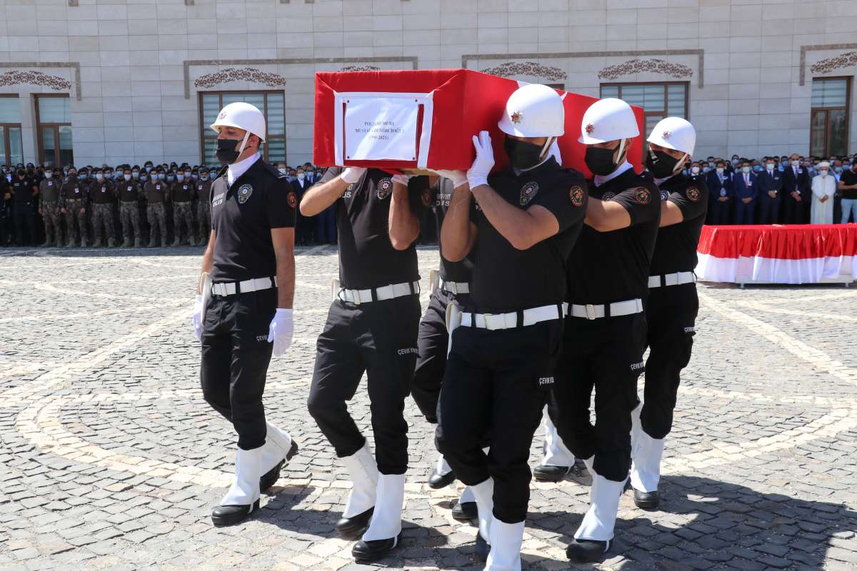 Siirt'te kazada hayatını kaybeden polis memuru için tören düzenlendi