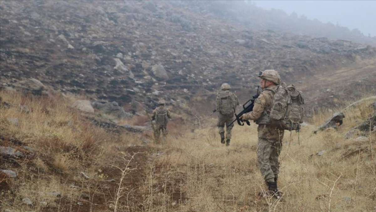 Siirt'te PKK'lı teröristlerden üs bölgesine uzun namlulu silahlarla saldırı: 1 şehit, 1 ya
