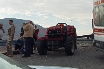 Siirt’te traktör devrildi: 1’i ağır 2 yaralı