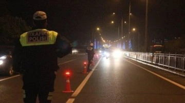 Silah kaçakçısı Bulgar çift Türk polisine takıldı: Otomobilden 59 tabanca çıktı!