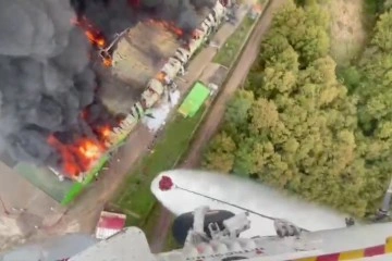 Şile’de fabrika yangınına helikopterden müdahale kamerada