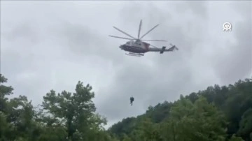 Şile'de selde mahsur kalan 2 kişi helikopterle kurtarıldı