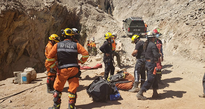 Şili'de iki madenci göçük altında kaldı