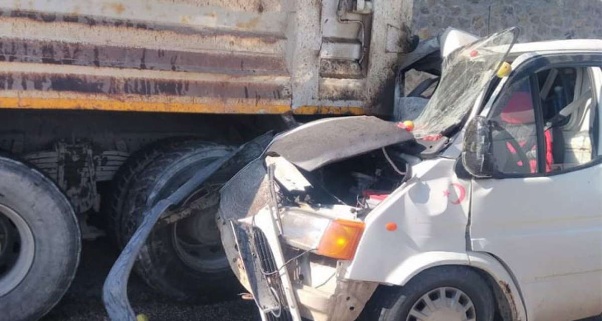 Simav'da trafik kazası: 1 ölü, 1 yaralı