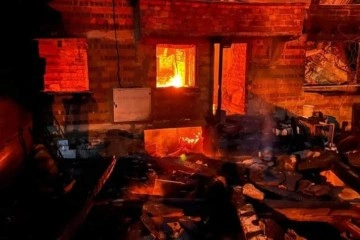 Sinop'ta 1 ev ve 3 ambar yandı