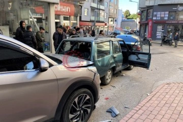 Sinop&rsquo;ta 4 aracın karıştığı kazada 1 yaralı