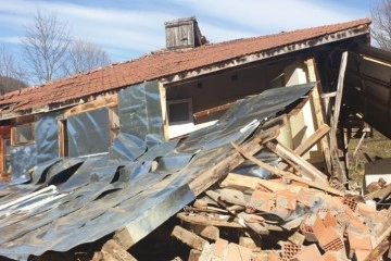 Sinop’ta heyelan: 1 ev yıkıldı, 5 ev kullanılamaz hale geldi