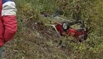 Sinop'ta otomobil şarampole uçtu: 2 yaralı