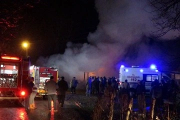 Sinop'ta tek katlı ahşap ev yangında kül oldu