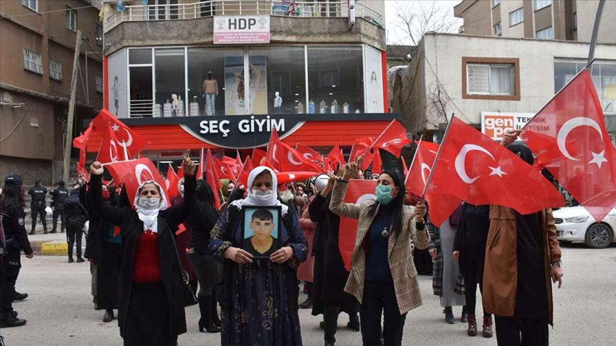 Şırnak'a terör mağduru aileler HDP İl Başkanlığı önünde eylem yaptı