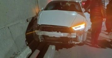 Şırnak’ta otomobil bariyerlere çarptı: 3 yaralı