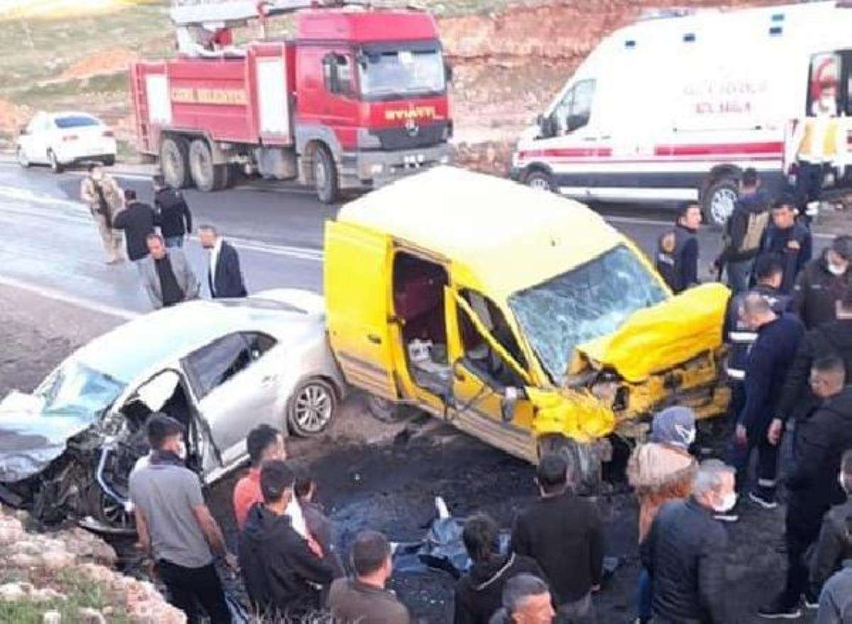 Şırnak'ta otomobil ile hafif ticari araç çarpıştı: 4 ölü, 2 yaralı