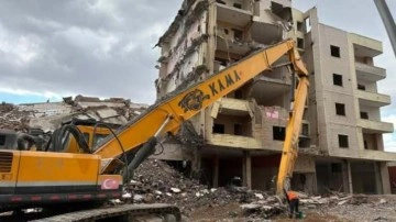 Şırnak'ta riskli 2 bina yıkılıyor