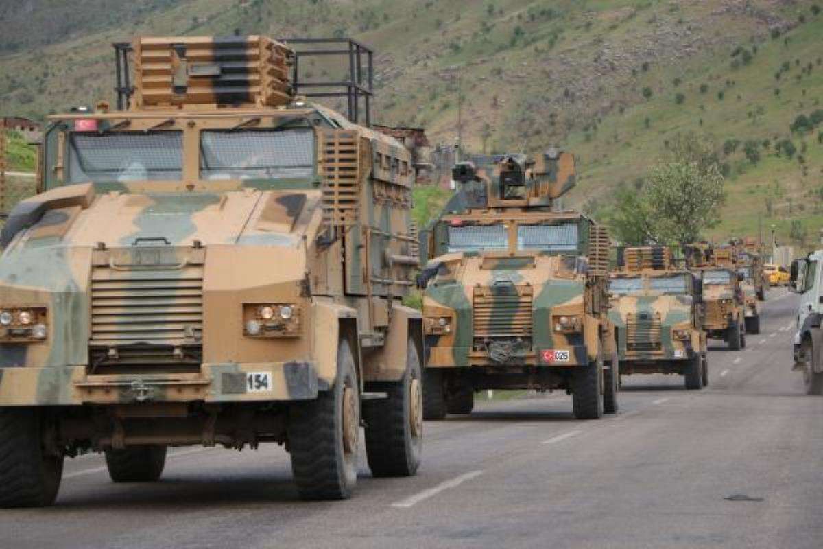 Şırnak'tan sınıra özel birlikler sevk edildi! Terör hedefleri yerle bir ediliyor