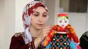 Sivas'ın tescilli 'Yenihan Bebekleri' geleneksel kültürü yaşatıyor