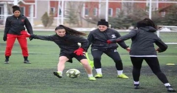 Sivasspor Kadın Futbol Takımı, gözünü lidere dikti!