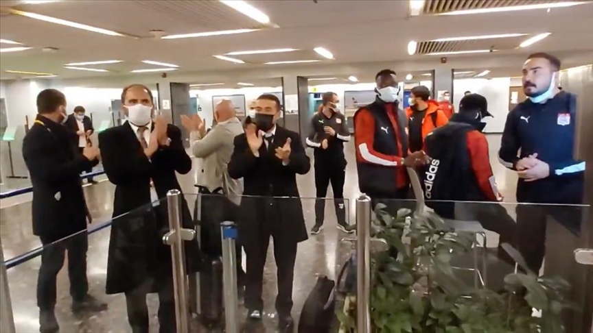 Sivasspor kafilesi gecikmeli olarak Tel Aviv'den ayrıldı