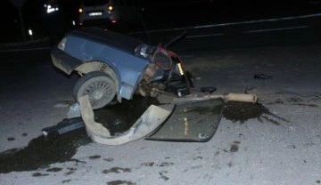 Sivas'ta iki otomobilin çarpıştığı kazada 3 kişi yaralandı