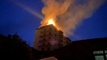 Sivas'ta inşaat halindeki binanı çatısı yandı