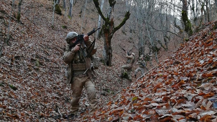 Sivas'ta komandolar soğuk havaya rağmen operasyonlarını sürdürüyor