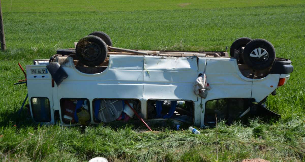 Sivas'ta mevsimlik işçileri taşıyan minibüs kaza yaptı: 5 yaralı