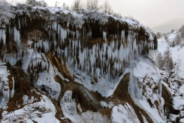 Sivas’ta Sibirya soğukları şelaleyi dondurdu