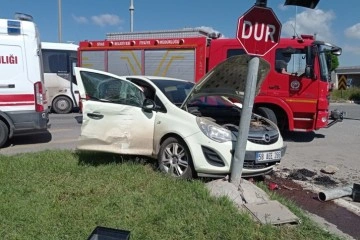 Sivas’ta tır ile otomobil çarpıştı: 4 yaralı