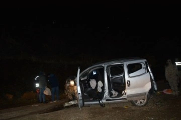 Siverek’te hafif ticari araç uçuruma düştü: 1’i bebek 2 ölü, 6 yaralı