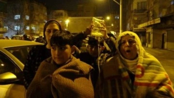 Son dakika: Hatay’daki deprem sonrası Diyarbakır’da bir vatandaş serumla dışarı kaçtı!