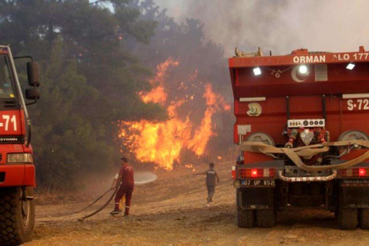 Son Dakika! Manavgat'ta alevlerin arasında kalan 2 yangın işçisi yaşamını yitirdi
