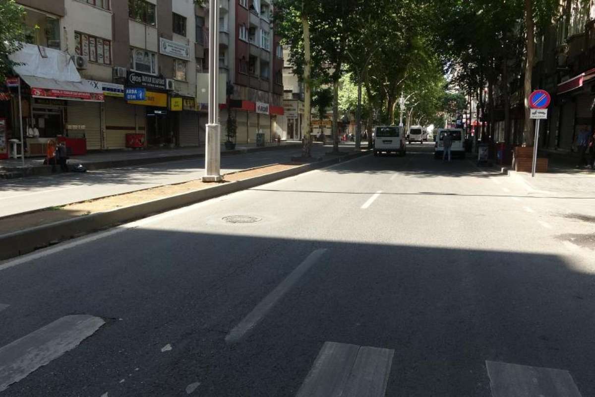 Son kısıtlamaya Diyarbakır uydu, sokaklar boş kaldı