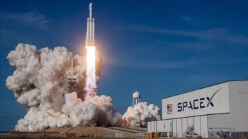 SpaceX, Falcon 9 roketiyle 49 uyduyu daha uzaya taşıyarak yörüngeye yerleştirdi