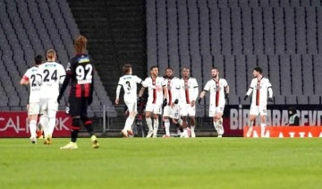 Spor Toto Süper Lig: Fatih Karagümrük: 0 Beşiktaş: 1 (İlk yarı)