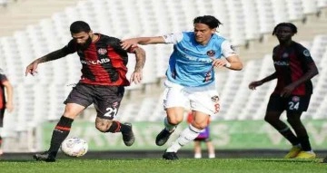 Spor Toto Süper Lig: Fatih Karagümrük: 1 - Gaziantep Futbol Kulübü: 2 (İlk yarı)