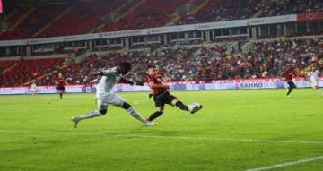 Spor Toto Süper Lig: Gaziantep FK: 0 - Adana Demirspor: 0 (İlk yarı)