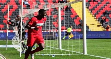 Spor Toto Süper Lig: Gaziantep FK: 3 - DG Sivasspor: 1 (İlk yarı)