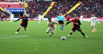Spor Toto Süper Lig: Gaziantep FK: 3 Galatasaray: 1 (Maç Sonucu)