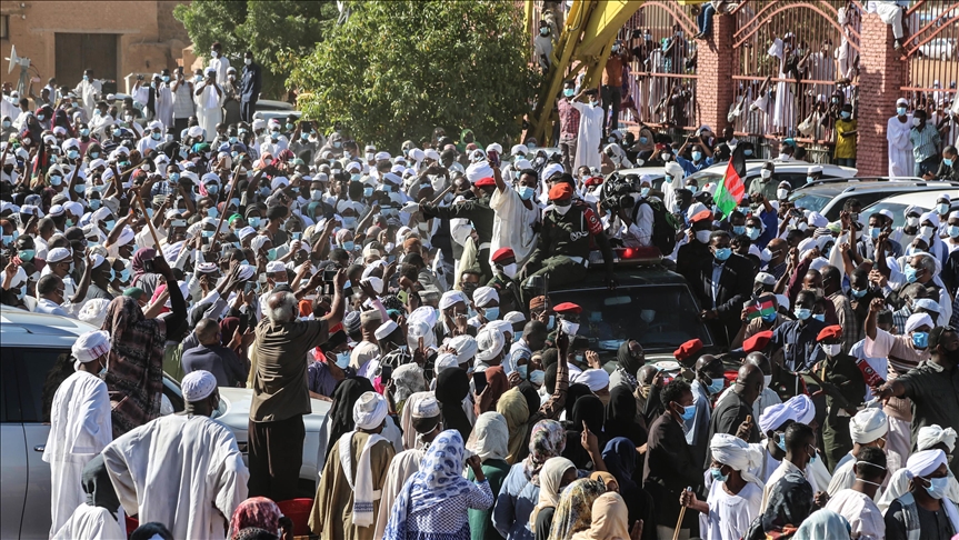 Sudan eski Başbakanı Mehdi son yolculuğuna uğurlandı