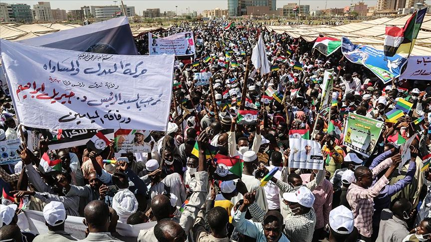 Sudan’da binlerce kişi nihai barış anlaşmasını kutladı