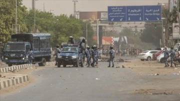 Sudan'da hükümet karşıtları Port Sudan’ın peşi sıra Kesele havaalanını da kapattı