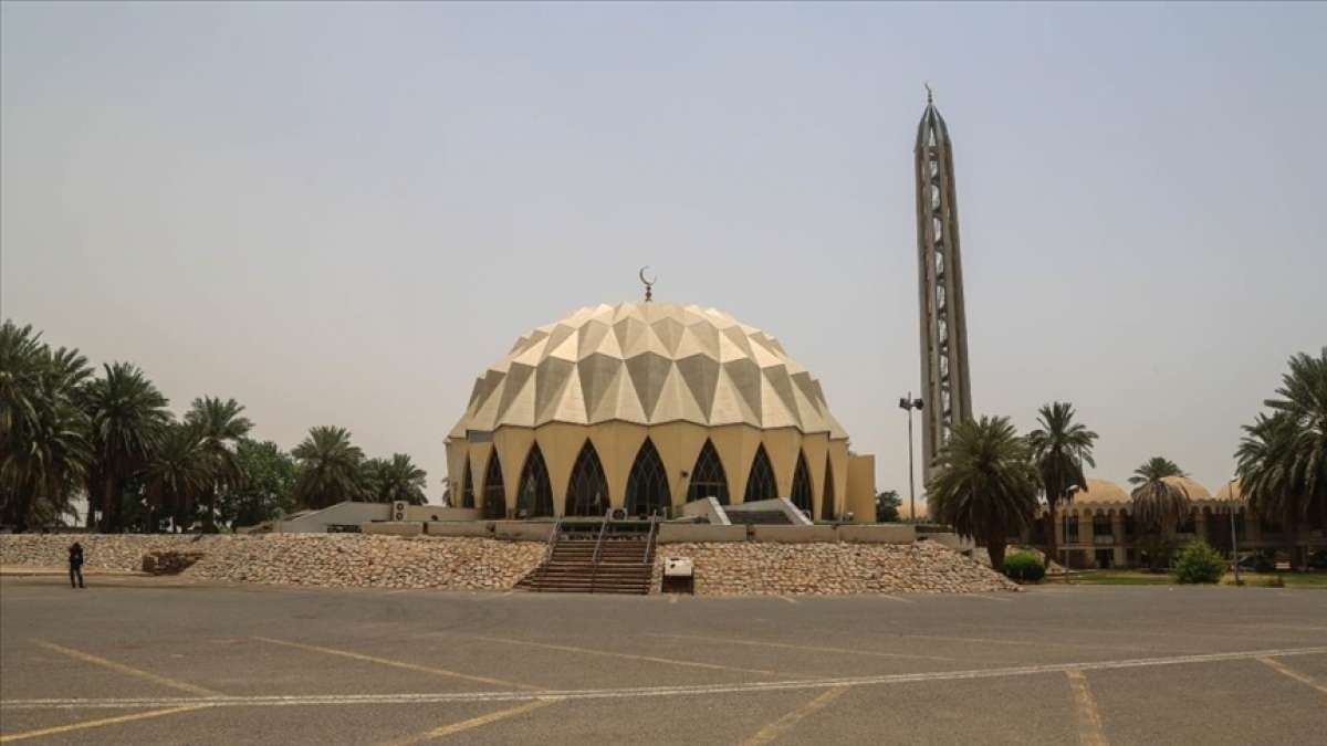 Sudan'da iki Nil'in birleştiği noktadaki Nileyn Camisi farklı mimarisiyle dikkati çekiyor