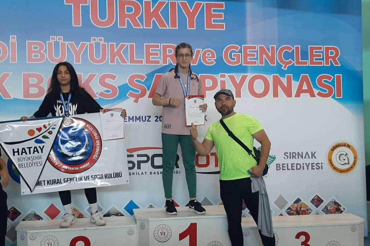Sude Nur Basancı kick boksta şampiyon oldu