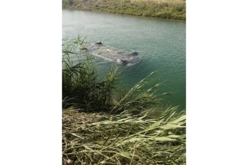 Sulama kanalına düşen otomobilden 3 erkek cesedi çıktı