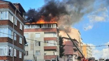 Sultanbeyli&rsquo;de 5 katlı binanın üst katı alev alev yandı
