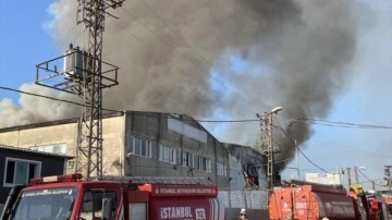 Sultangazi'de fabrika yangını!