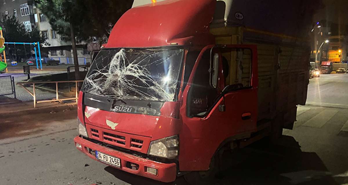 Sultangazi'de iki kamyonet çarpıştı: 1 yaralı