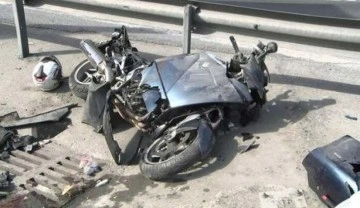 Sultangazi&rsquo;de otomobilin çarptığı motosiklet sürücüsü hayatını kaybetti
