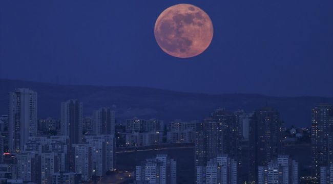 'S&uuml;per &Ccedil;i&ccedil;ek Kanlı Ay' T&uuml;rkiye'de b&ouml;yle g&ouml;r&uuml;nt&uuml;lendi!