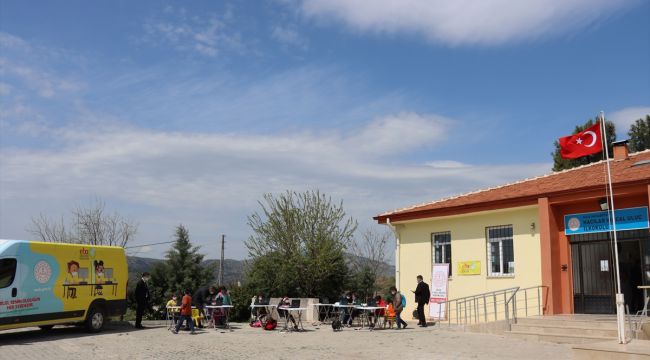  Suriye sınırındaki öğrenciler "EBA Mobil Destek Aracı" sayesinde eğitimini aksatmadan sürdürüyor 